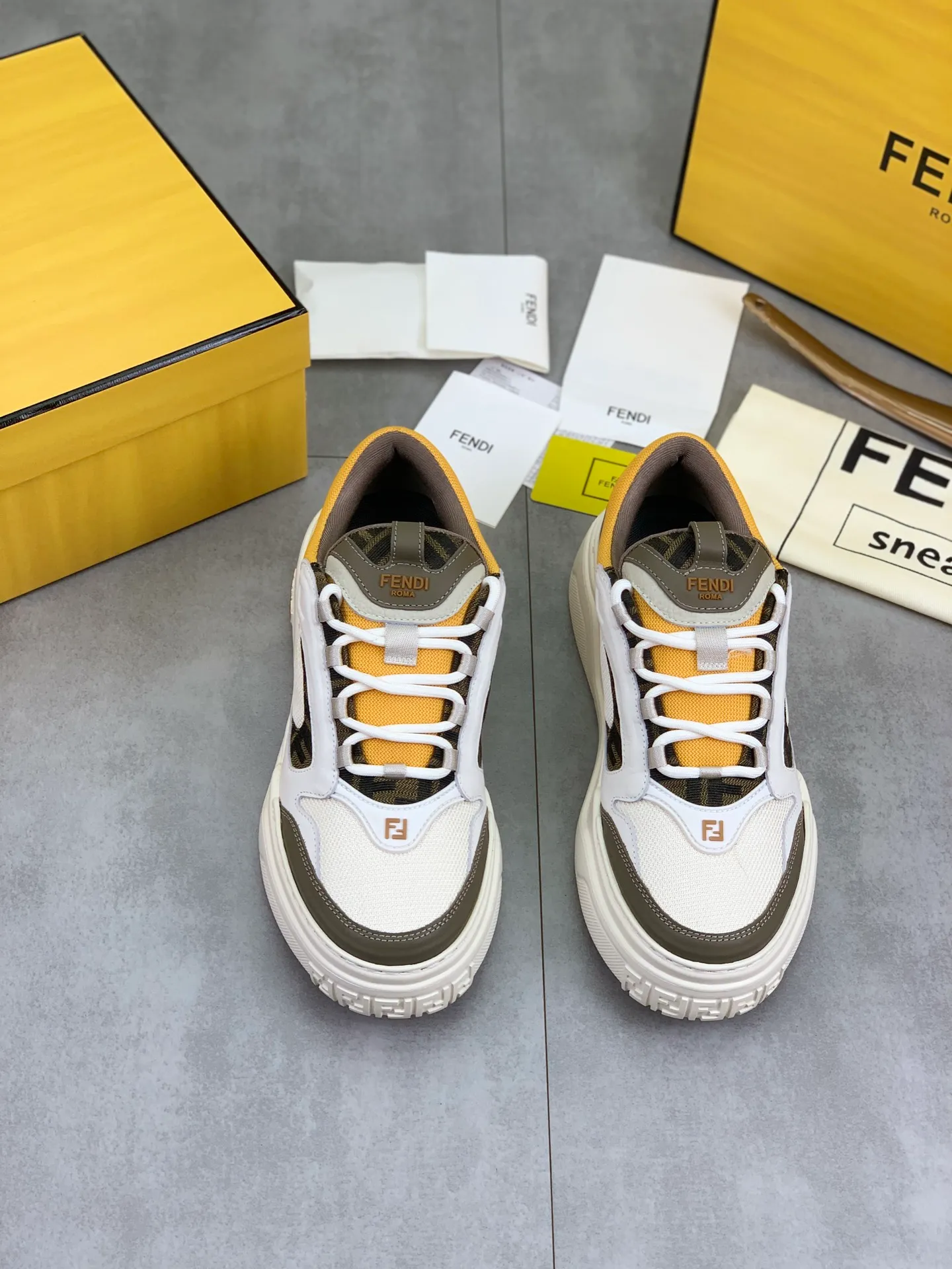 Men's Men's Shoes 💰P740 New Style 💰💎💎💎Summer Hot Style [FENDI Fendi] Top Version 🆕New slip-on sneakers, wavy soles engraved with original words. Embossed Fendi Flow lettering on the heel. The upper is made of high-end calfskin and breathable materials. Original lining with tone-on-tone details decorated with innovative handcrafting techniques. Ultra-light and wear-resistant TPU and IP foam soles, overall lightweight and comfortable. Size:39-44 (38 45 can be customized)